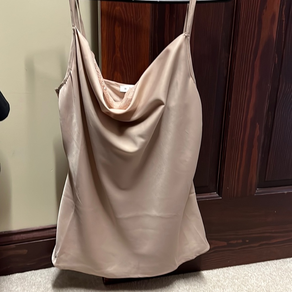 SALE!!! Cute silk nude large top new with lace